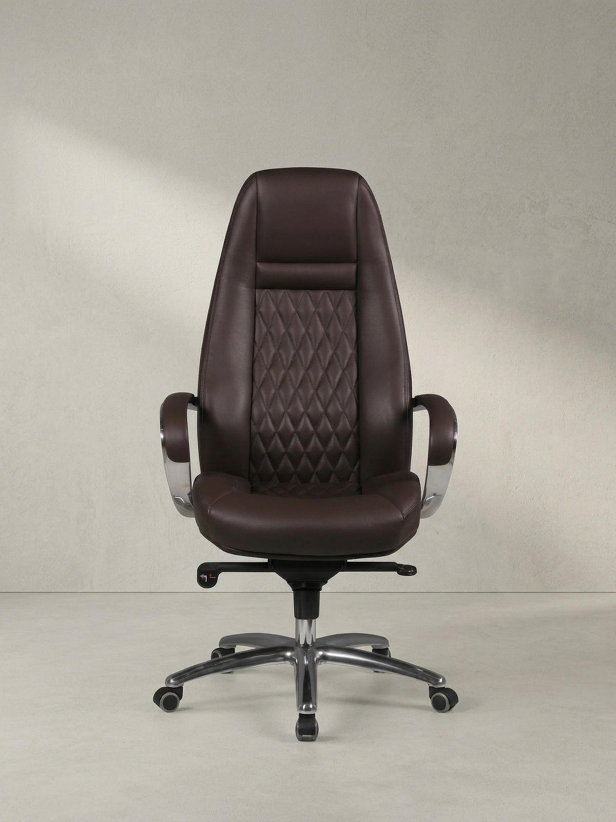 CHEFSESSEL Echtleder mit Aluminiumfußkreuz und ergonomischer Sitzform MADRID, Braun 70x68x130 cm - Silberfarben/Braun, Leder/Metall (70/130/68cm) - KADIMA DESIGN