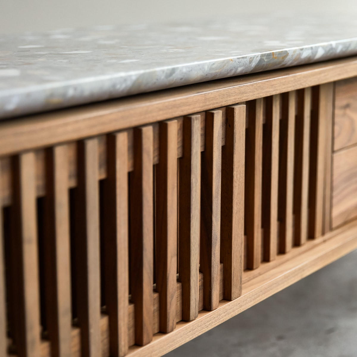 TV-SCHRANK Isaure Dunkelbraun aus Walnuss - Dunkelbraun, Holz (175/45/45cm) - Tikamoon