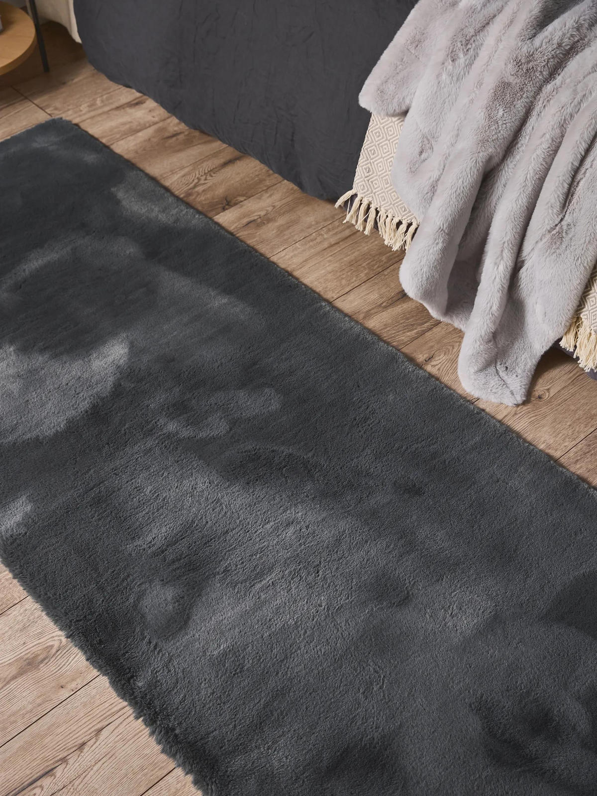 KUNSTFELL-TEPPICH Dave Anthrazit 80x240 cm - Anthrazit, Textil (80/240cm) - benuta Nest