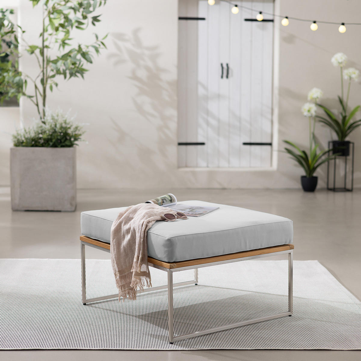 LOUNGEHOCKER - Webstoff / Teak massiv - Hellgrau, Holz/Textil (70/43/70cm) - home24