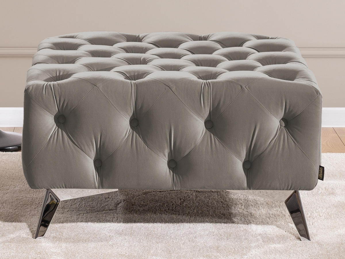 HOCKER Chesterfield Whitby Grau Samt mit silbernen Füßen - Silberfarben/Grau, Holz/Textil (80/45/80cm) - S-Style Möbel