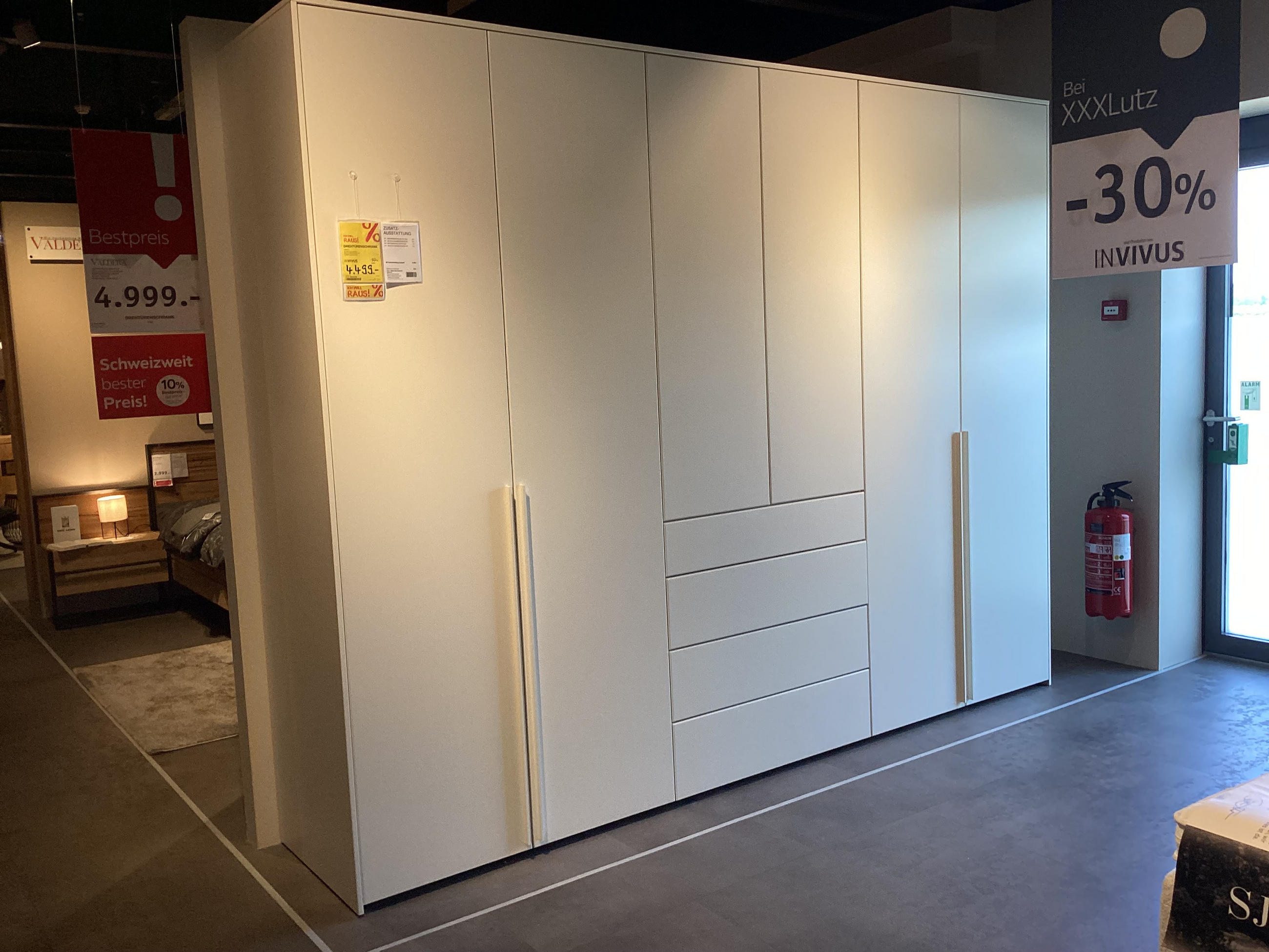 DREHTÜRENSCHRANK INNOVA-S- - Invivus