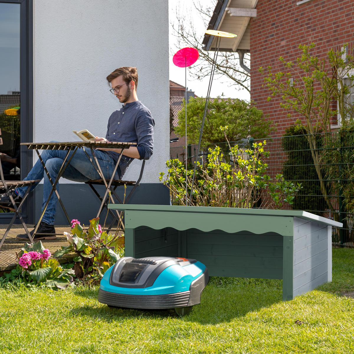 MÄHROBOTER Garage - Multicolor, Holz/Metall (108/46/82cm) - Relaxdays