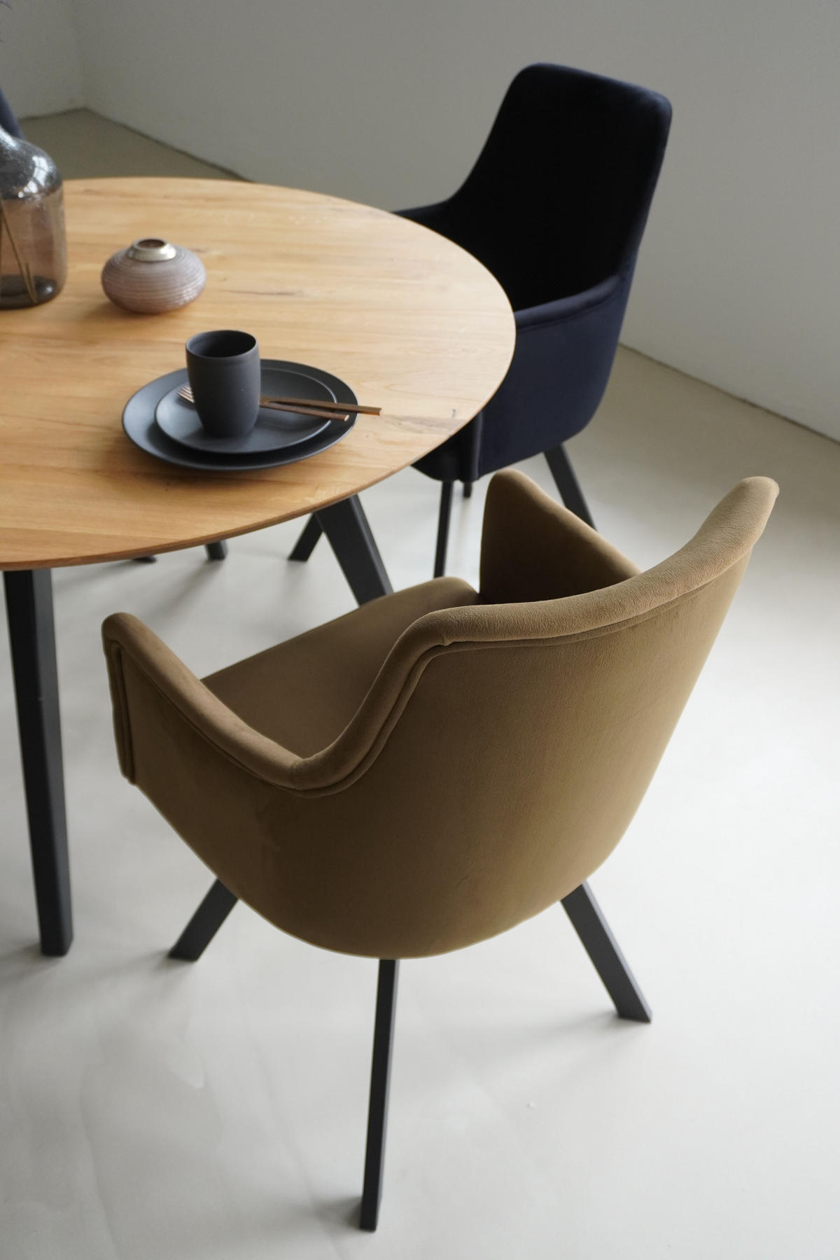 ARMLEHNENSTUHL Sello oliv mit T-Fuß drehbar - Schwarz/Olivgrün, Textil/Metall (55/90/58cm) - INKA furniture