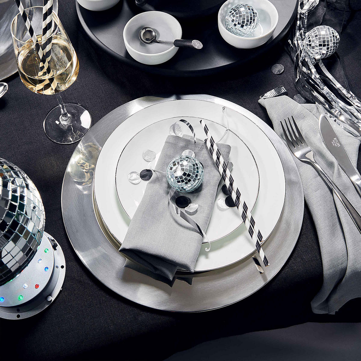 DEKOTELLER Piatto - Silbereichenfarben, Metall (1cm) - Butlers