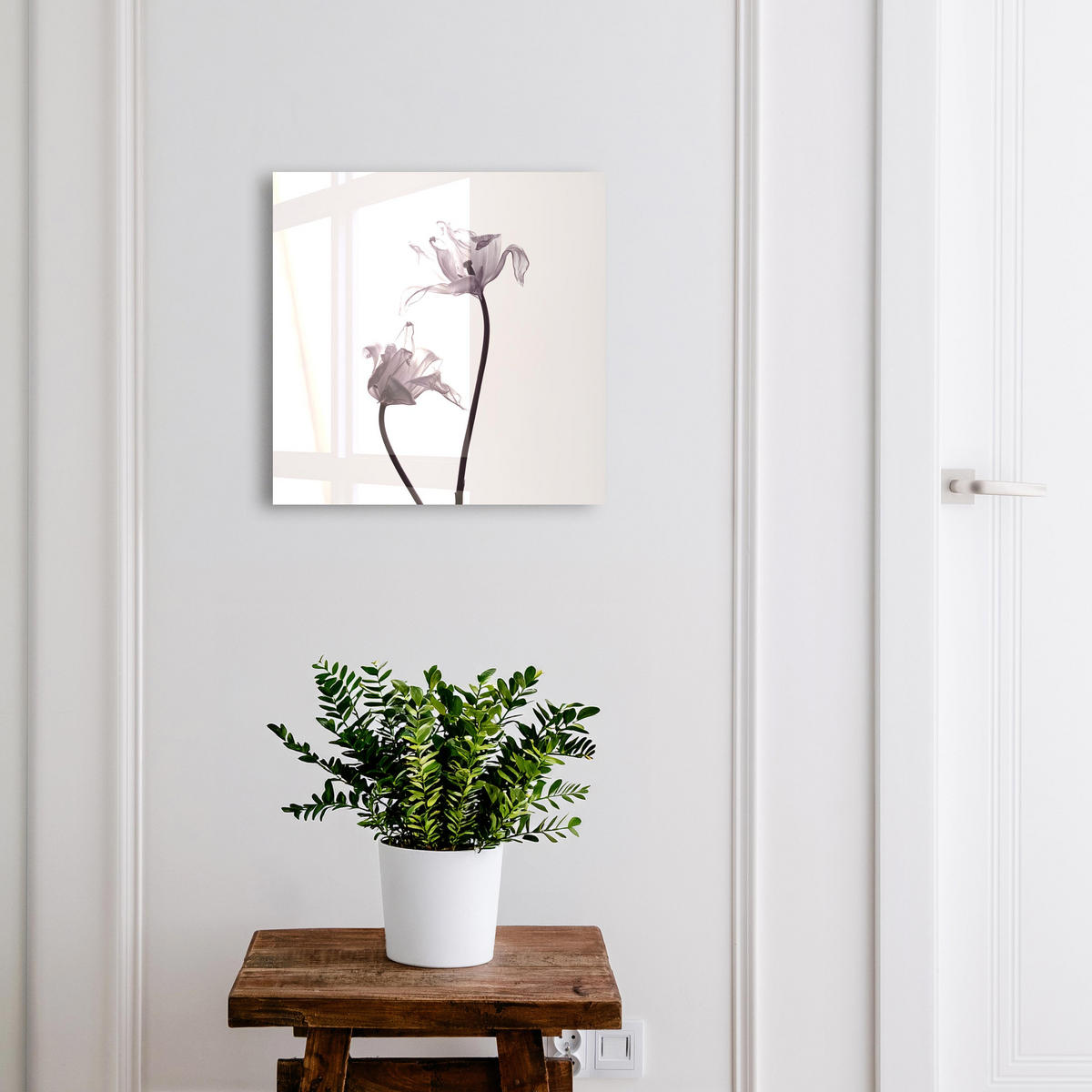SCHLÜSSELBOX Schwarz 30x30 cm- Türöffnung nach rechts - Minimalistische Blumen - Weiß, Metall (30/30/5cm) - TULUP