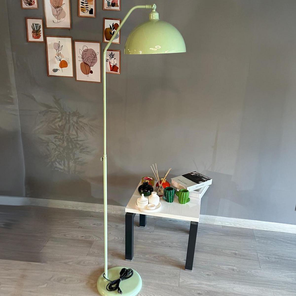 STEHLAMPE Helvik aus Metall mit E27, verstellbarer Lampenschirm - Mintgrün, Metall (37/37/170cm) - Bamyum