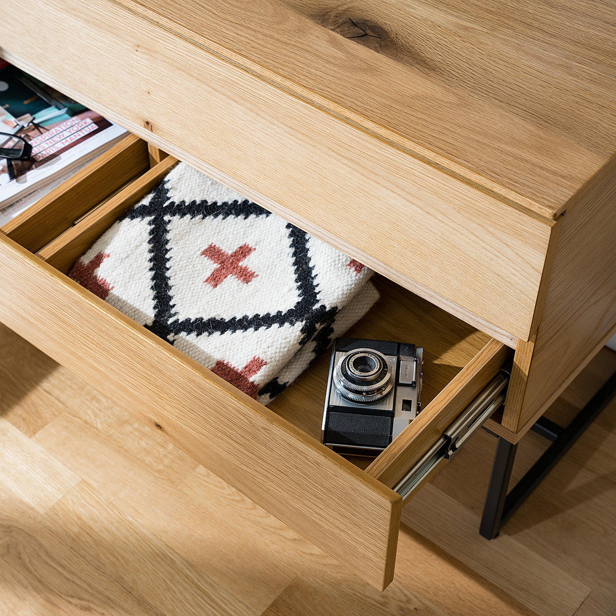 GARDEROBENBANK - Echtholzfurnier / Eisen - - Eichefarben/Schwarz, Holzwerkstoff (90/48/35cm) - home24