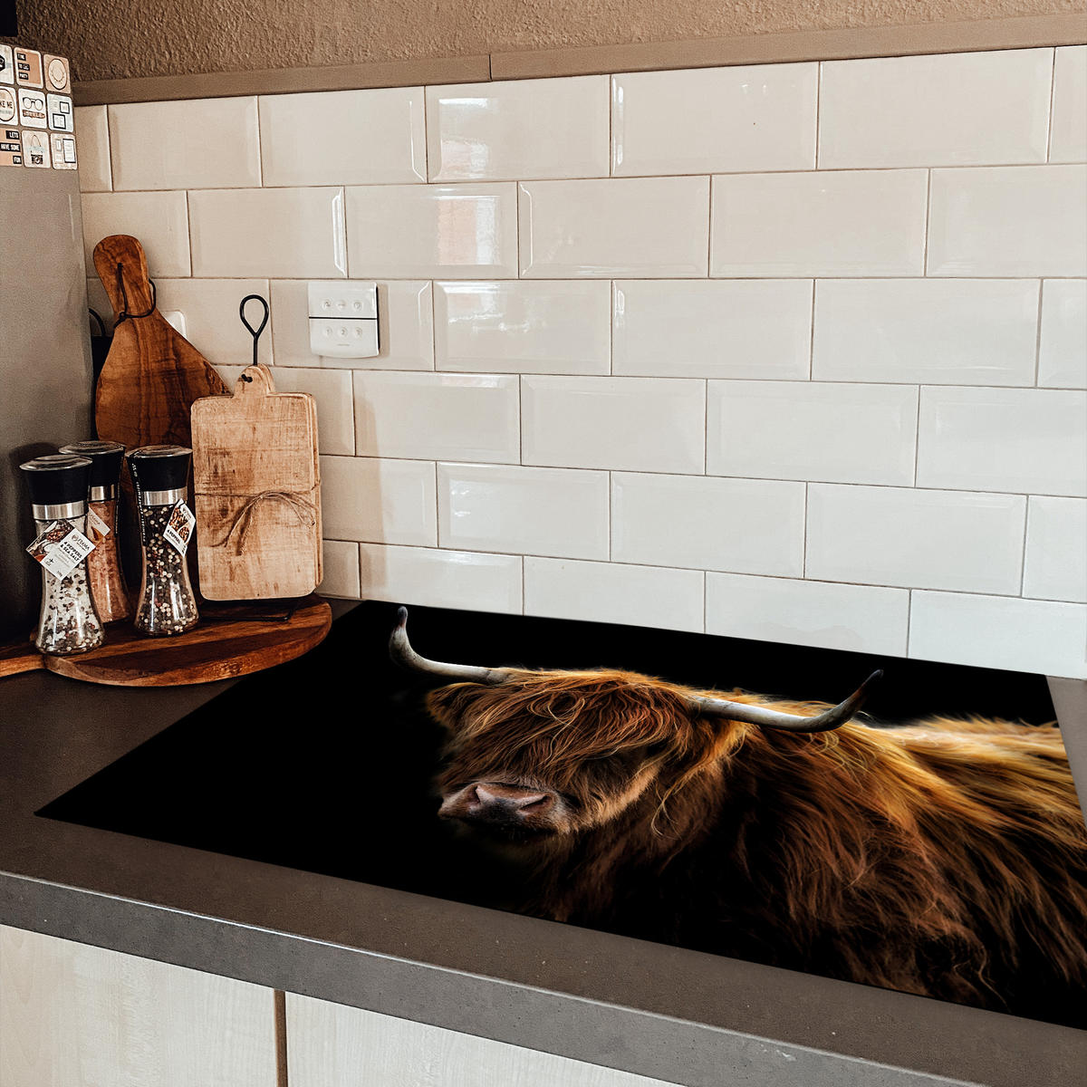 HERDABDECKPLATTE Schottischer Highlander - Hörner - Schwarz - Tiere - Natur - Wild - Kuh Induktionsschutz 81.6x52.7 cm - Cognac, Kunststoff (81.6/52.7/0.2cm) - MuchoWow