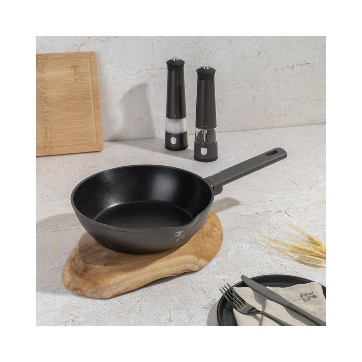 PFANNE Schwarz 28/28/7.5 cm BH8121 - Schwarz, Metall (28cm) - Berlinger Haus