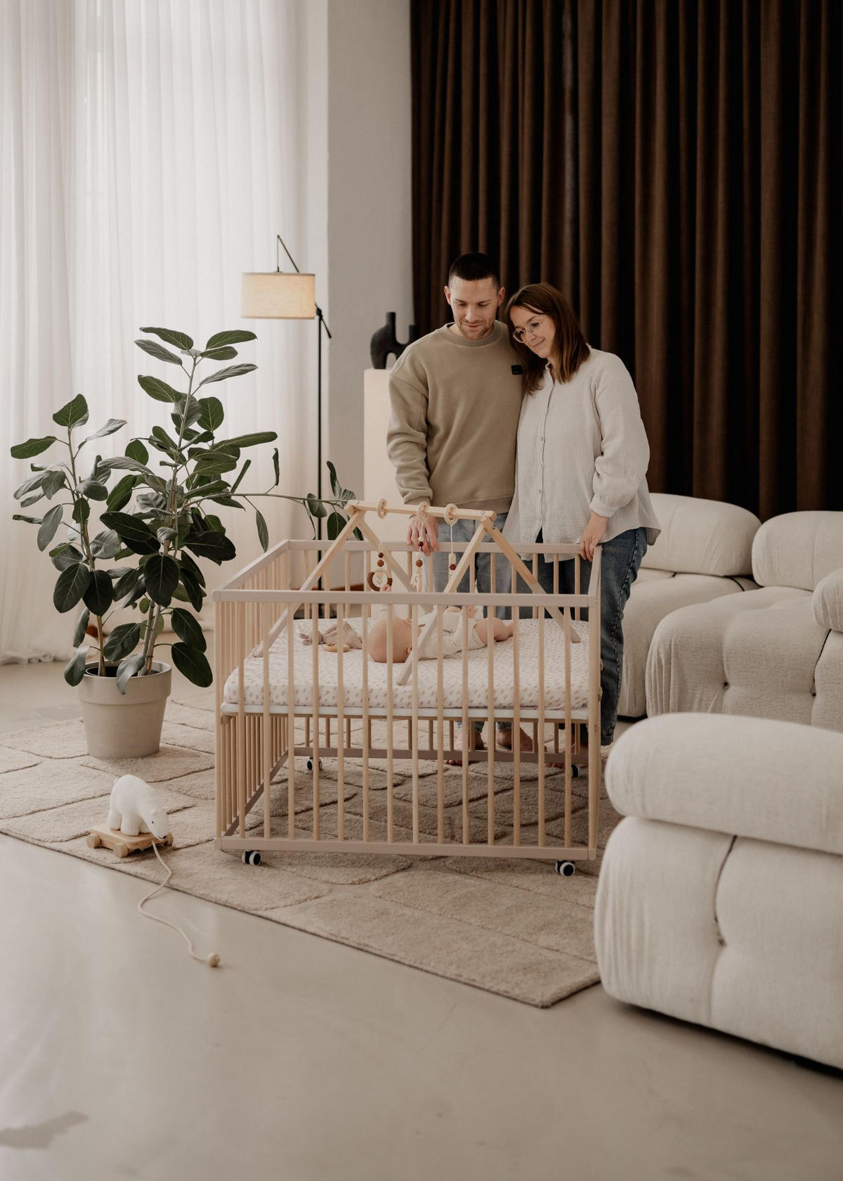 LAUFGITTER 75x100 cm mit Matratze Cloud Air - sahara dust/natur - Premium Kollektion - Sandfarben/Naturfarben, Holz (100/74/75cm) - Sämann – make a difference.