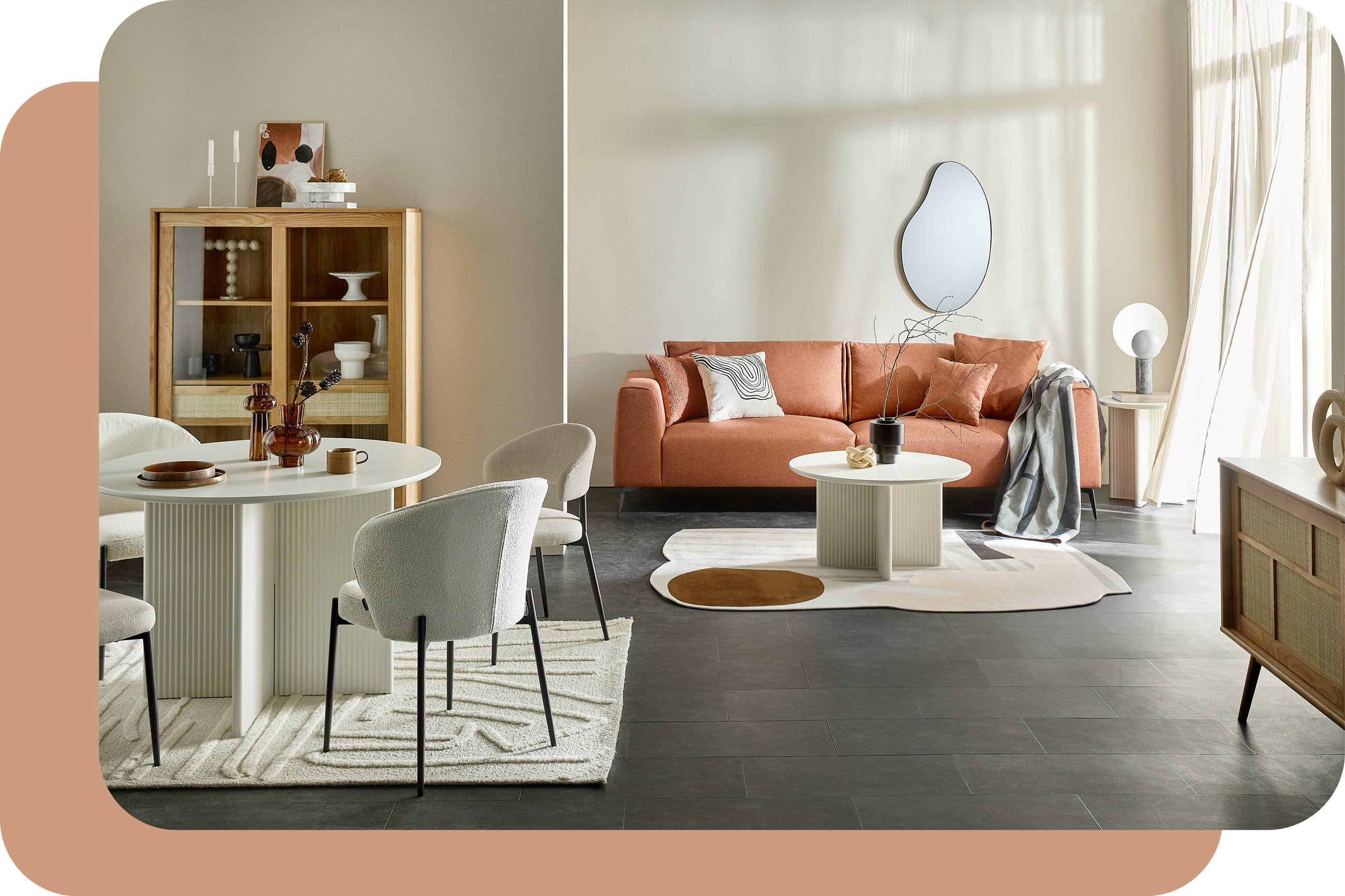 Wohnzimmer mit Esstischgarnitur
