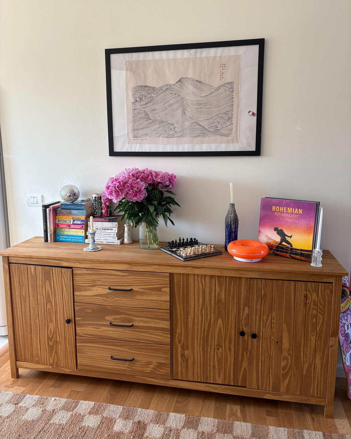 SIDEBOARD se 3 dveřmi Borovicové dřevo Světle hnědý Leonora - světle hnědá, dřevo (190/80/40cm) - Beliani