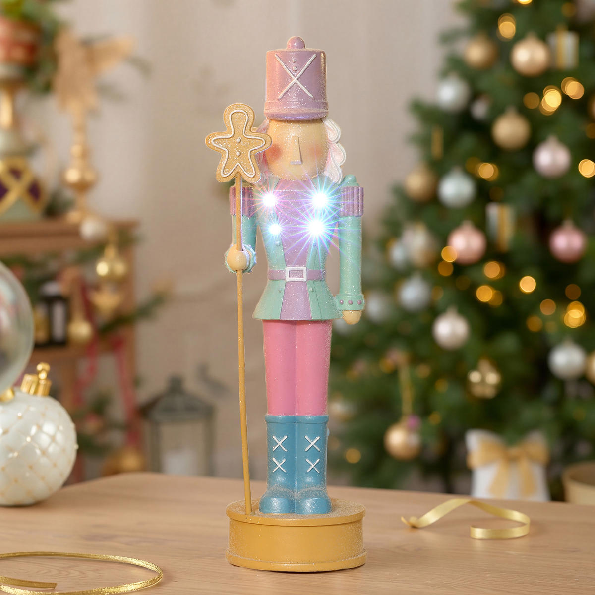 NUSSKNACKER Figur mit LED B13 x T12 x H45 cm - Pink, Naturmaterialien (12/45/13cm) - Hometopia