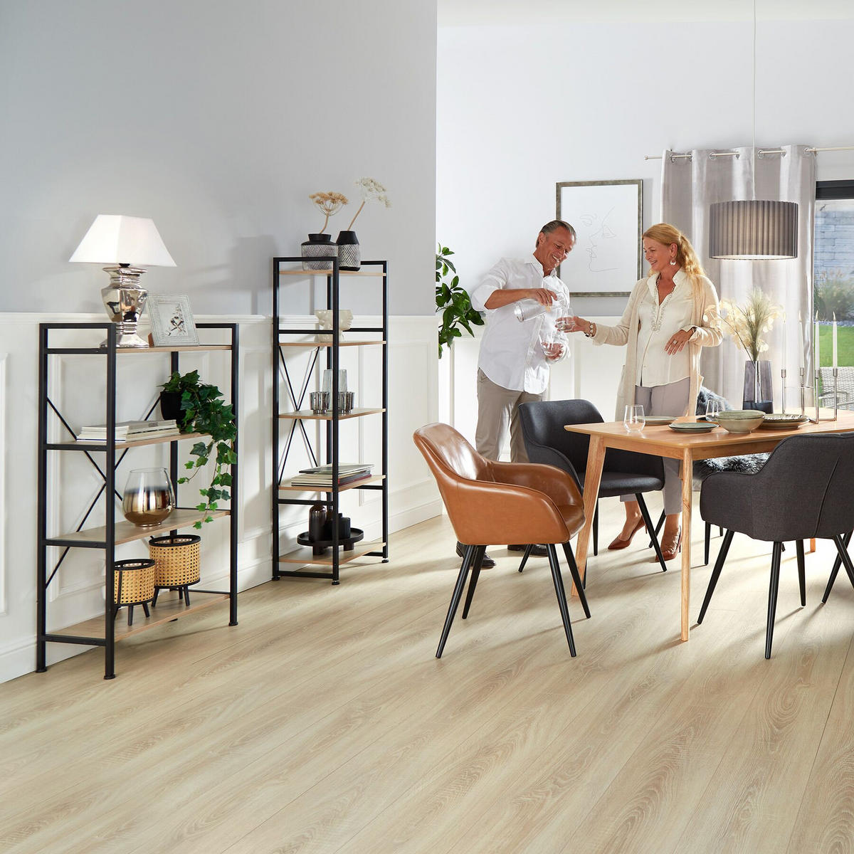 REGAL Leeds,inklusive Kippschutz, 67,5 x 31,5 x 121,5 cm,Industrial Holz hell, Eiche Sonoma - Naturfarben, Holz (31.5/121.5/67.5cm) - tectake