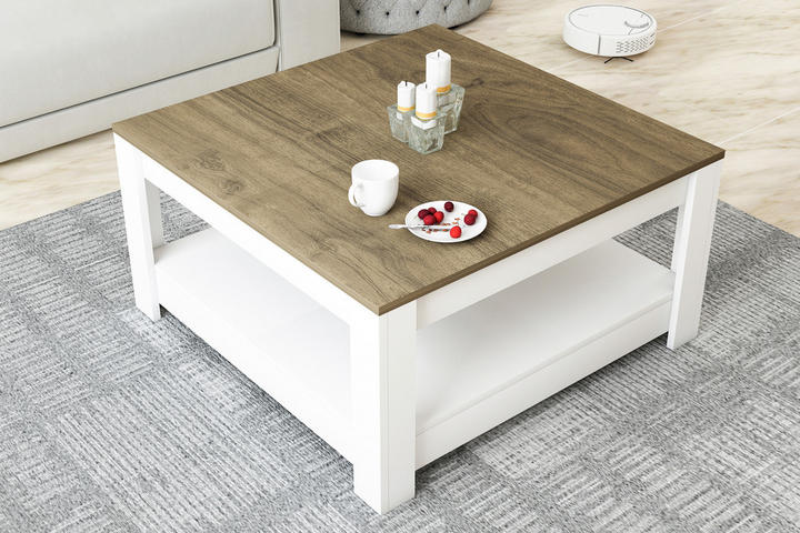 biely konferenčný stolík, drevená doska, biely hrnček a sviečky, sivý koberec