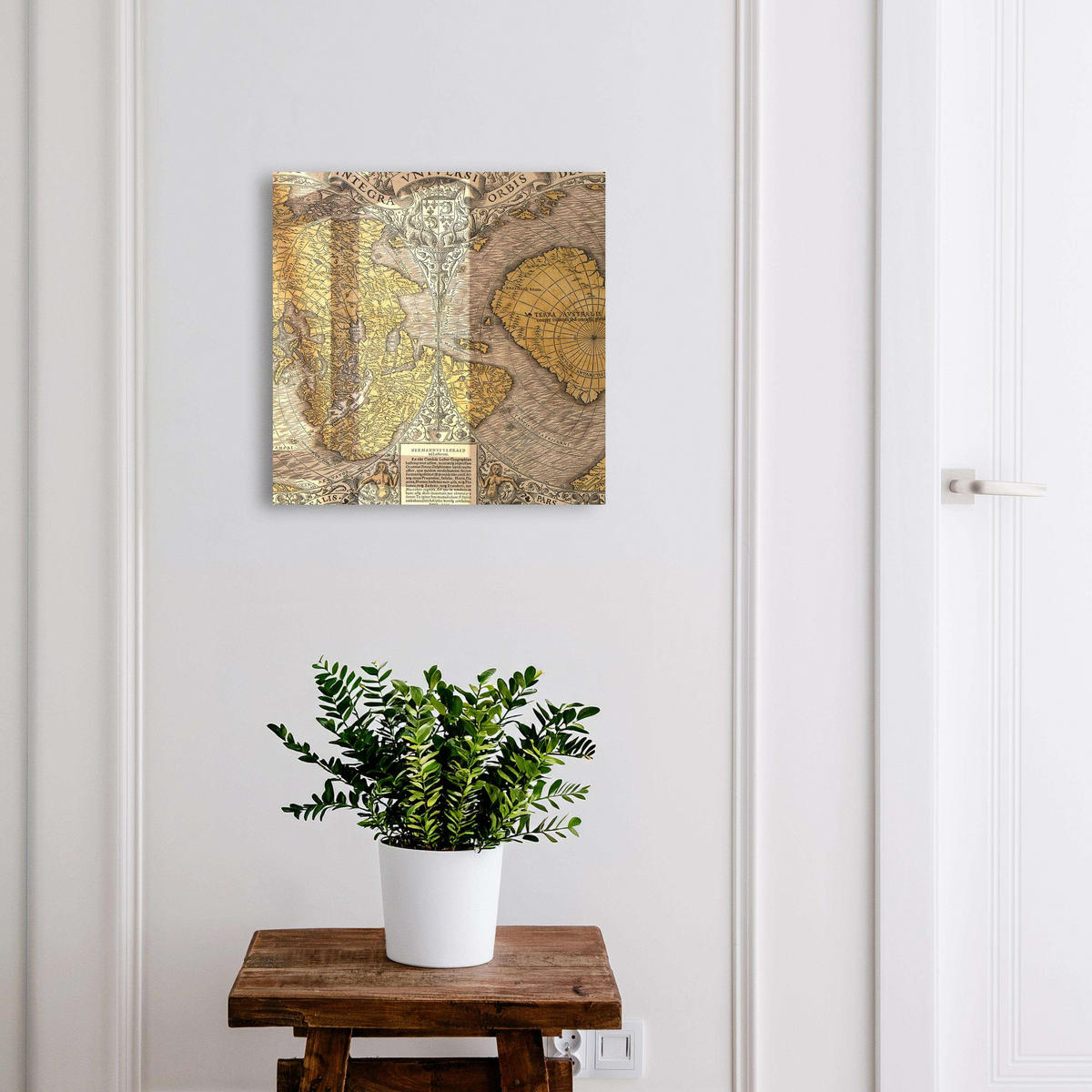 SCHLÜSSELBOX Weiß 30x30 cm – Türöffnung nach rechts - Antike alte Karte - Gelb, Metall (30/30/5cm) - TULUP