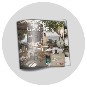 runde Einblendung eines Magazins „GARTEN“, daneben Laternen und tropische Pflanzen.