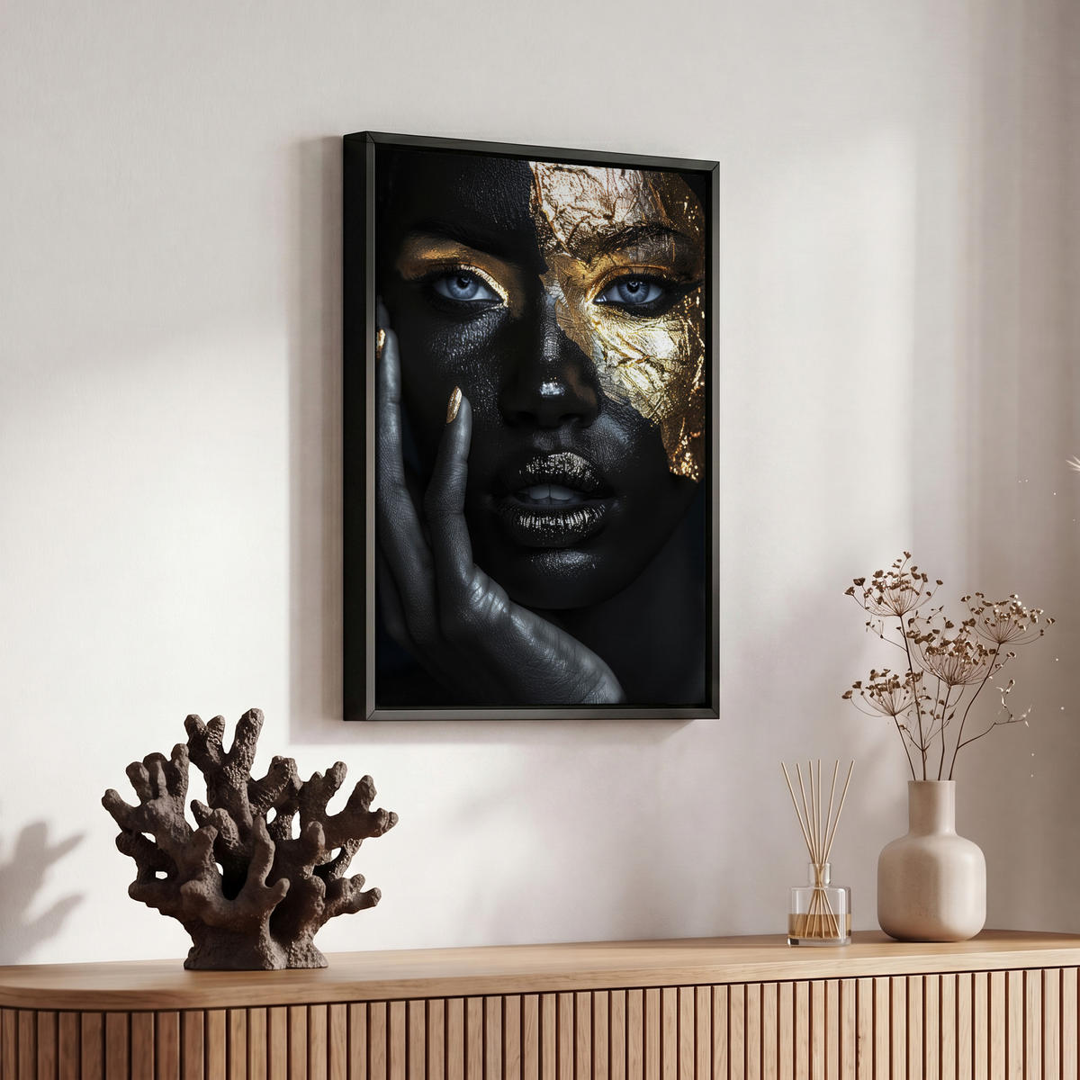 LEINWAND Bilder mit Rahmen - Frau - Gold - Porträt - Schwarz-Weiß - Luxus - 20x30 - Hellblau, Textil (20/30cm) - MuchoWow