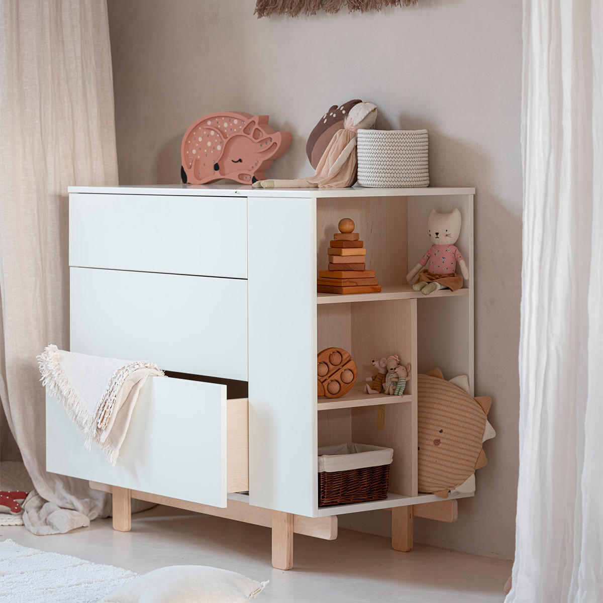 DĚTSKÁ KOMODA Romy Bílá - bílá, kompozitní dřevo (115/92/53cm) - Petits-meubles