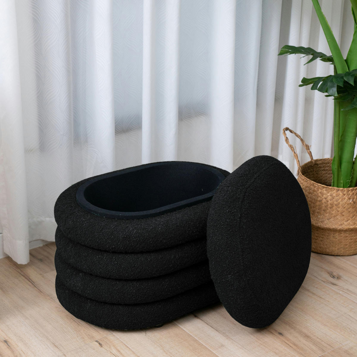 HOCKER Blossom S mit Stauraum Sitzhocker Ottomane Boucle-Polster Schwarz - Schwarz, Textil (60/42/45cm) - SVITA