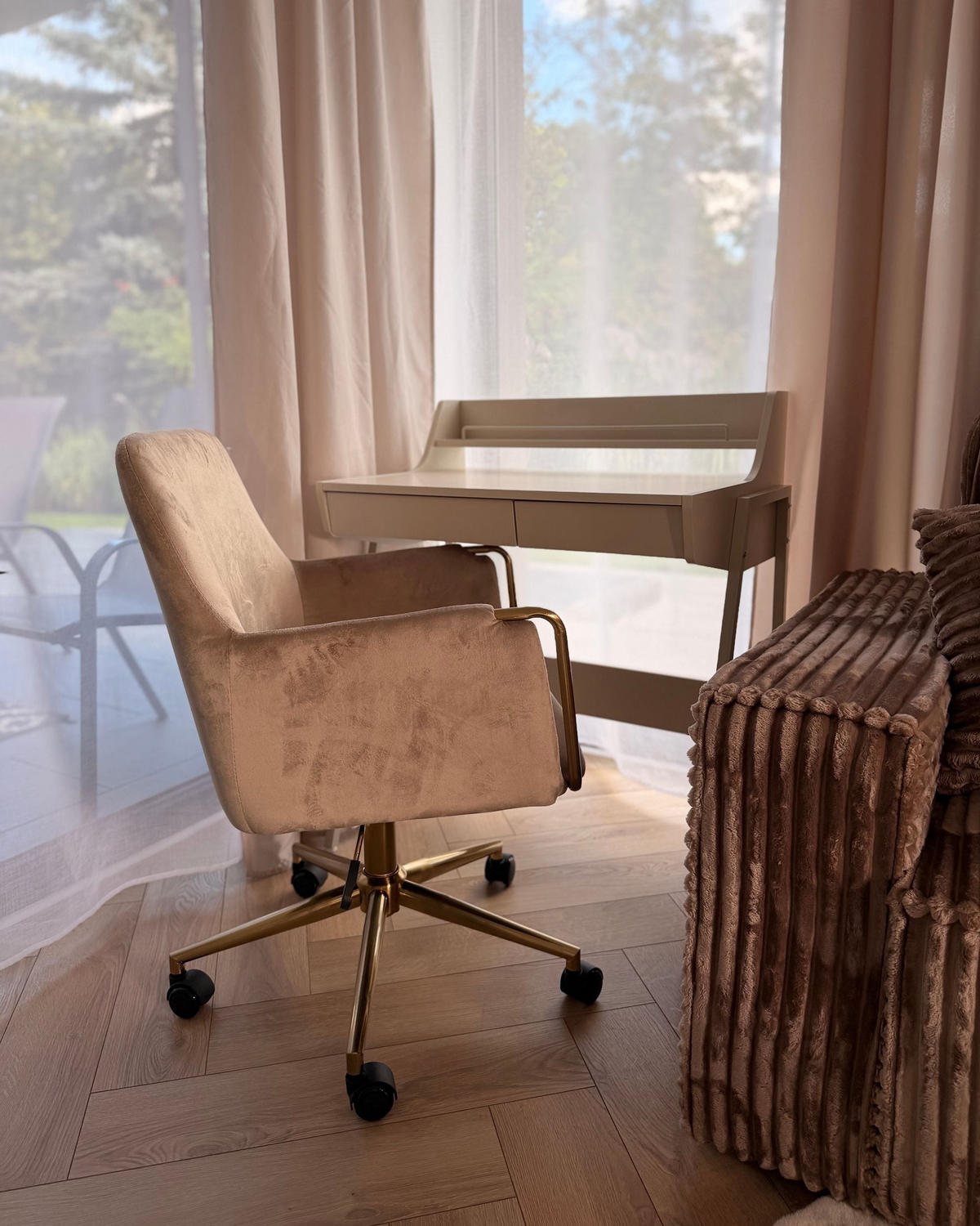 SCHREIBTISCHSTUHL Samtstoff Beige Altona - Beige/Goldfarben, Textil/Metall (59/92/59cm) - Beliani