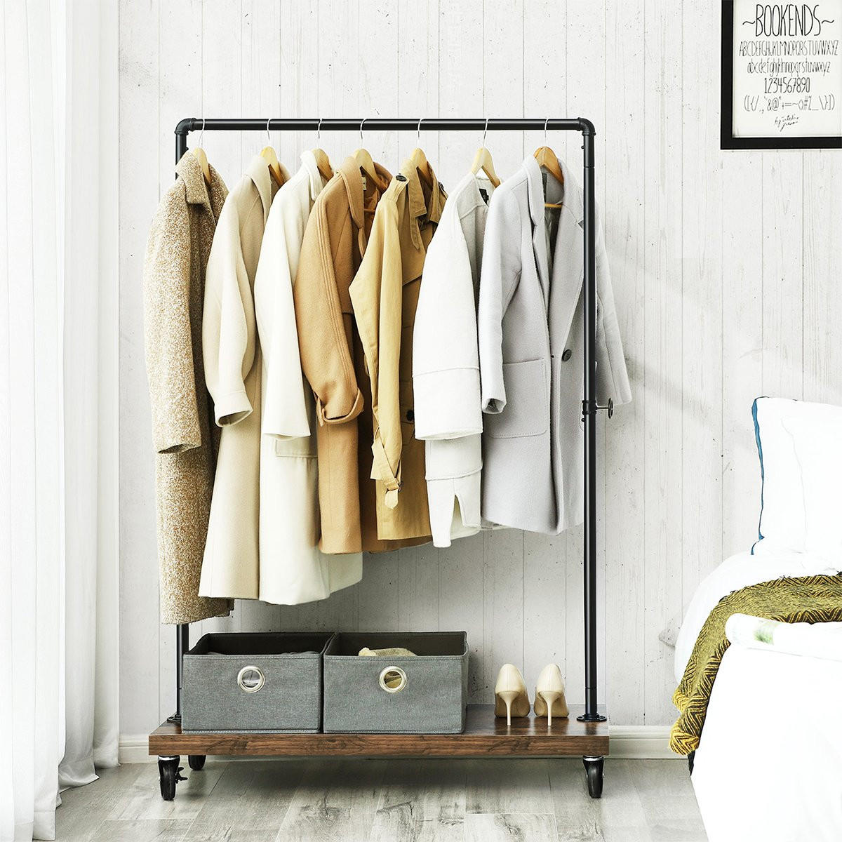 KLEIDERSTÄNDER auf Rädern mit Rohren aus schwarzem Metall - H162 cm - Schwarz, Holzwerkstoff (40/162/103.5cm) - Calicosy