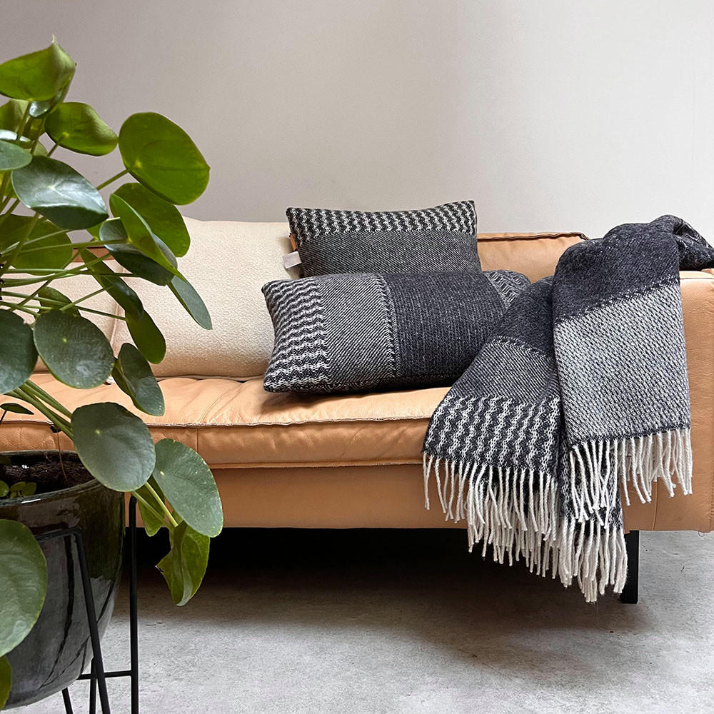 WOLLDECKE Uptown Neuseeländische Lammwolle Schwartz 140x200 - Schwarz, Textil (140/200cm) - Malagoon