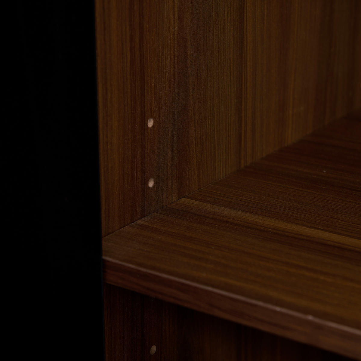 SIDEBOARD 2 Schubladen, 4 Türen, braune Holzoptik & schwarze Türen Viel Stauraum für Wohnzimmer, Esszimmer & Küche - Walnussfarben, Holzwerkstoff (150/85/40cm) - Urban Meuble