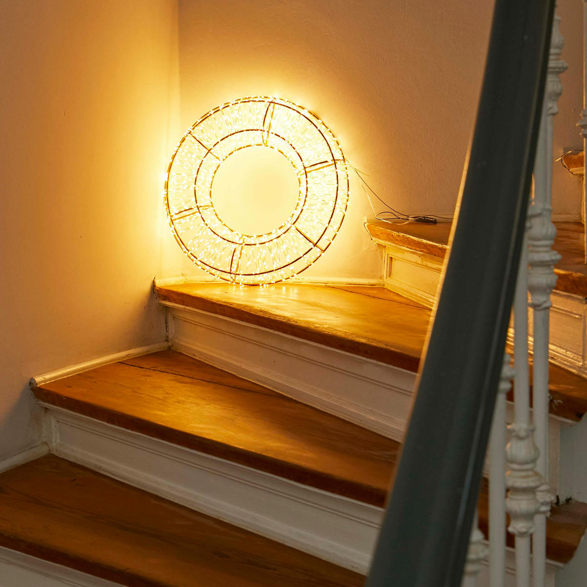 LED-LICHTKRANZ - gold mit 1000 Micro LEDs und Timerfunktion für Innen und Außen, 50cm Durchmesser - Goldfarben, Metall (5/50/50cm) - Northpoint