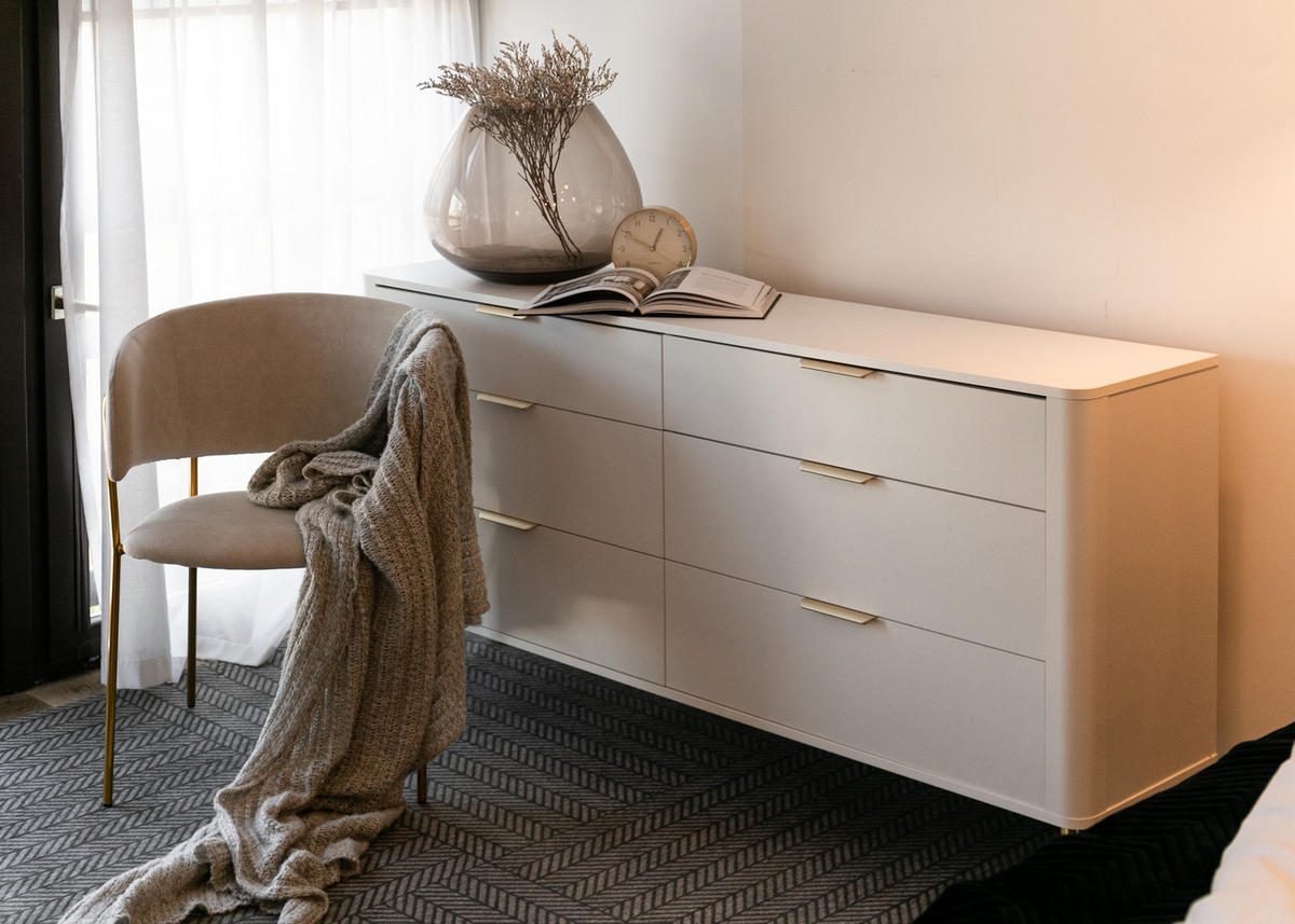 KOMMODE Oval Weiß 172 cm - Goldfarben/Weiß, Holzwerkstoff/Metall (172/84/38cm) - Selsey