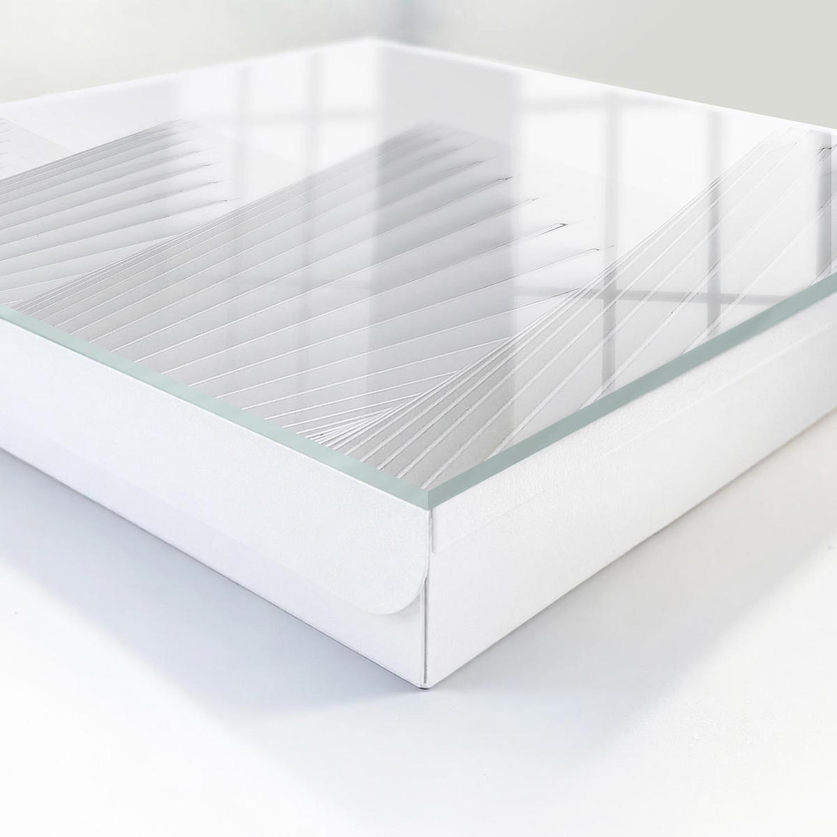 SCHLÜSSELBOX Weiß 30x30 cm – Türöffnung nach rechts - Abstrakte Architektur - Weiß, Metall (30/30/5cm) - TULUP