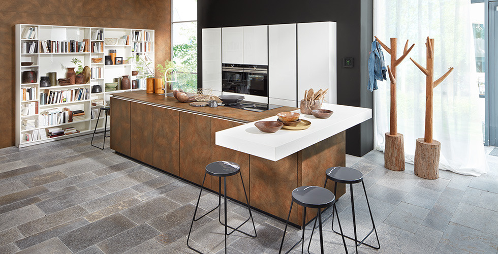 marmor kuche mit beton wand minimalistisch design, rost, beton & co | küchentrends im praxischeck xxxlutz, Design ideen