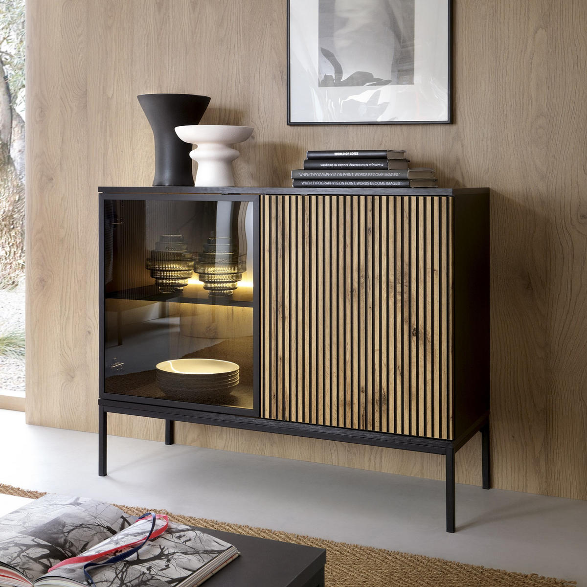 MODERNE Geriffelte Kommode LAGOS K2D (Schwarz, Eiche Wotan, LED, Metallfüße, Push to Open) - Eiche Wotan/Schwarz, Glas/Holz (104/83/39cm) - Ravio