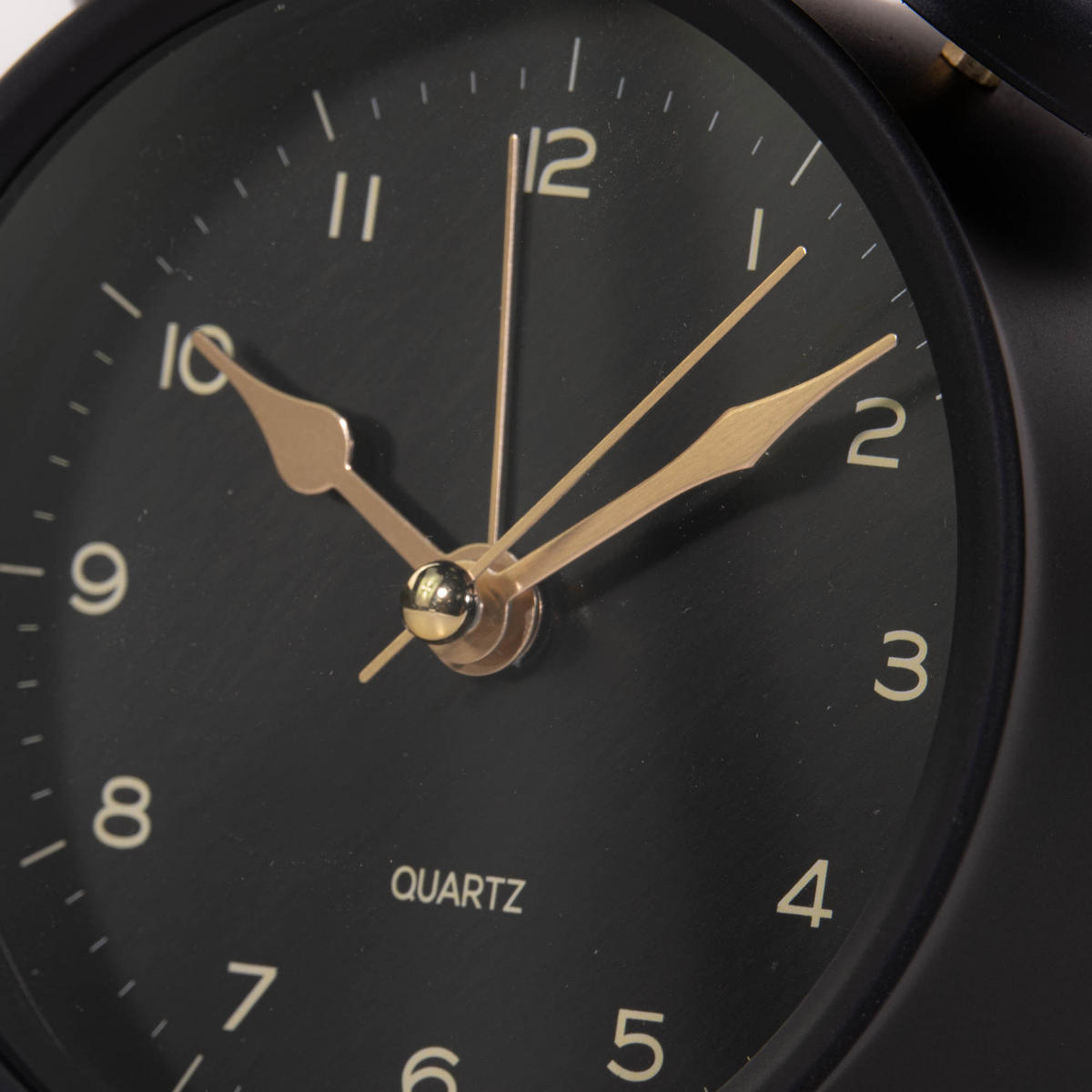 WECKER mit goldenen Uhrzeigern 10/5,5/13,5 cm - Schwarz, Metall (5.5/13.5/10cm) - Atmosphera Createur d´interieur
