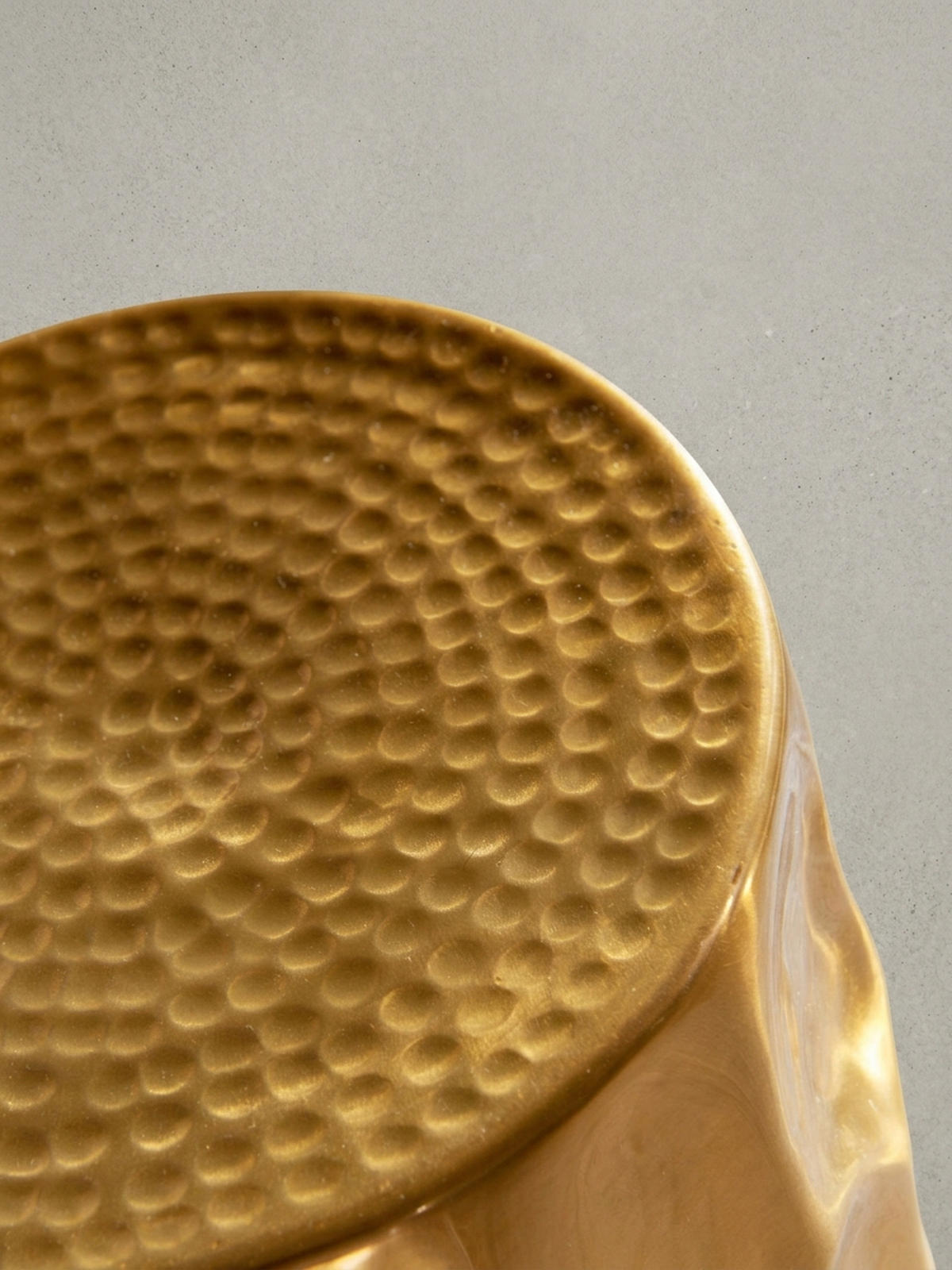 BEISTELLTISCH Aluminium Hammerschlag Pflegeleicht ENNS, Gold 30x30x47 cm - Goldfarben, Metall (30/30/47cm) - KADIMA DESIGN