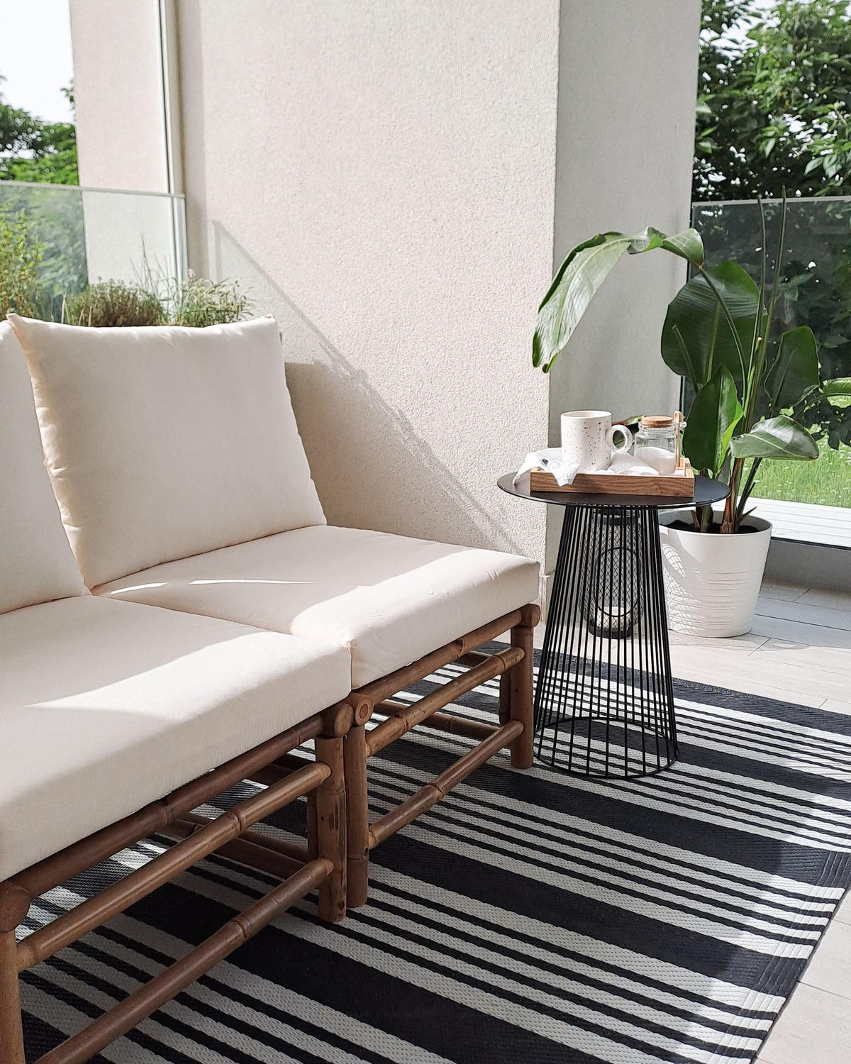 VENKOVNÍ KOBEREC Delhi 180/120 cm - černá, plast (120/180cm) - Beliani