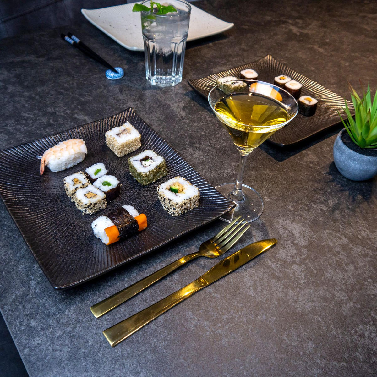 SUSHI TELLER - Schwarz, Keramik (23.4/3.8/26cm) - Intirilife