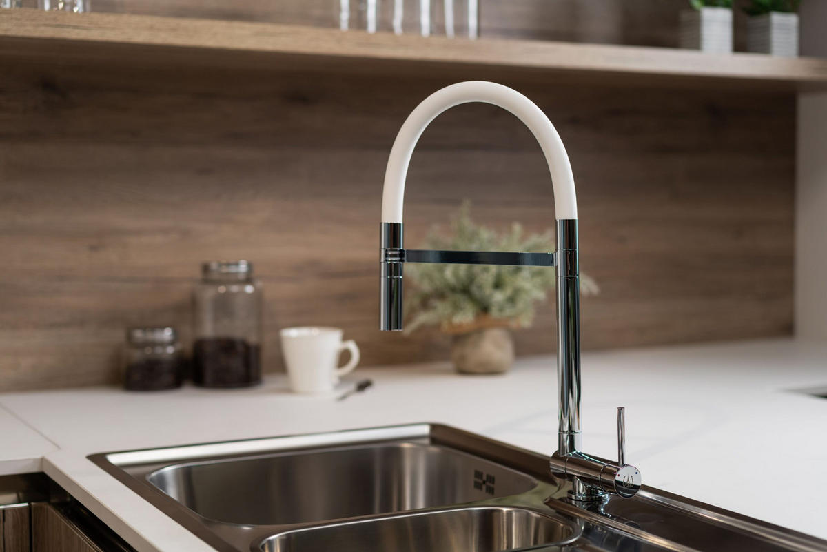 VORFENSTER-KÜCHENARMATUR, Umklappbar 4,5 CM, Verchromt und Weiß, 2-Strahl-Brause - Weiß, Metall (21.3/44.4/21.3cm) - VIZIO