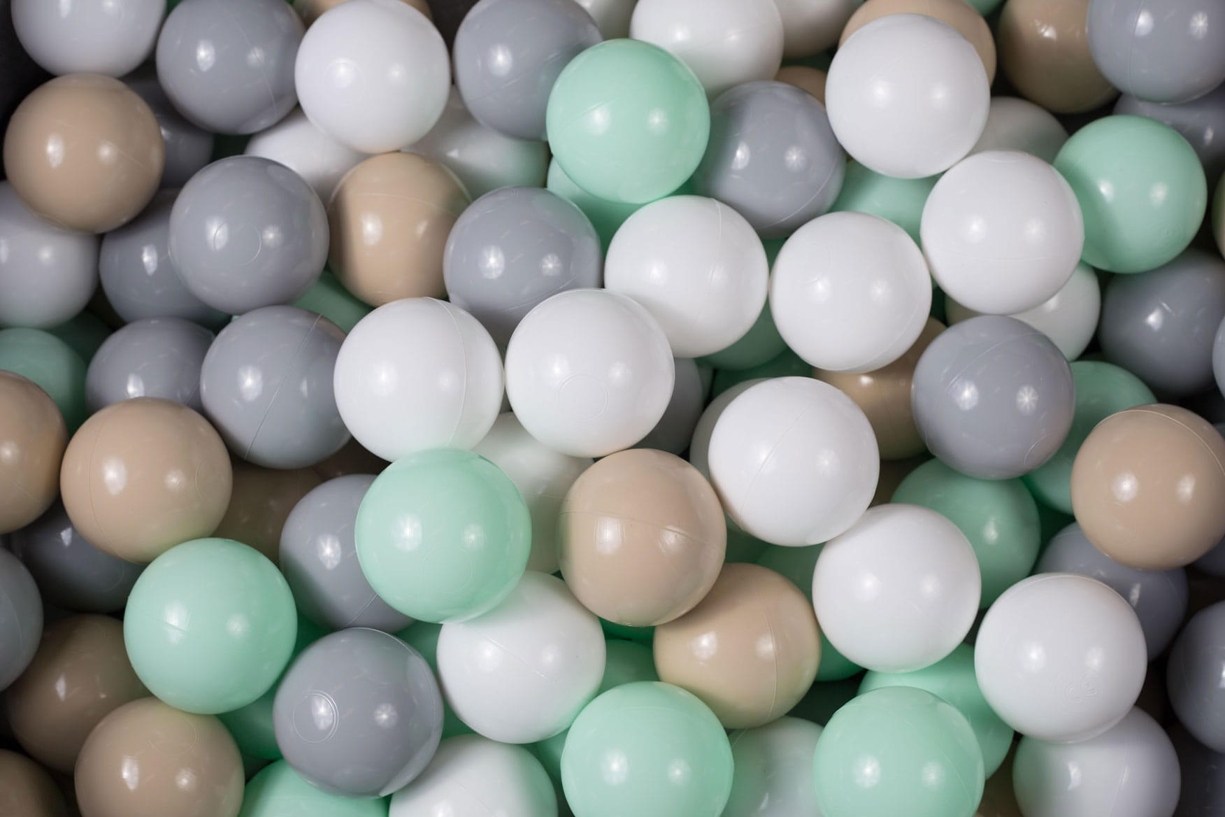 BÄLLE für Bällebad, Spielbälle, Plastikbälle für Kinder Set 50 pcs.: Mint/Beige/Grau/Weiß - Weiß Hochglanz, Textil (7/7/7cm) - MeowBaby