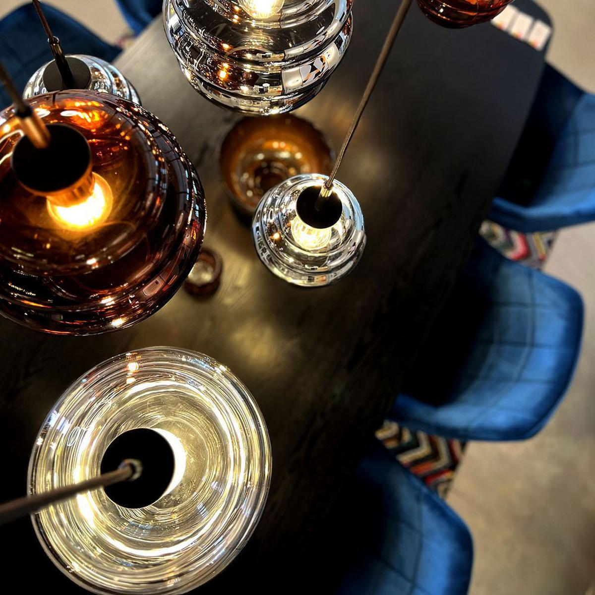 ECHOS jedálenská stolová lampa 8 svetiel 200cm 3-radová Ø 25cm - biela/antracitová, sklo (25/25/28cm) - s.luce