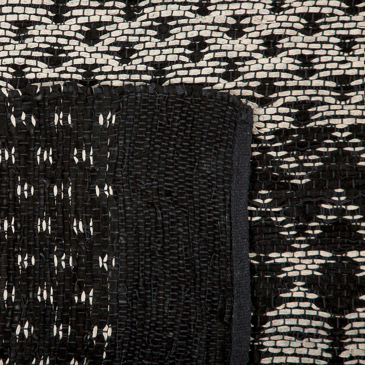 COVOR împletit Sokun 200/140 cm - negru, blană (140/200cm) - Beliani