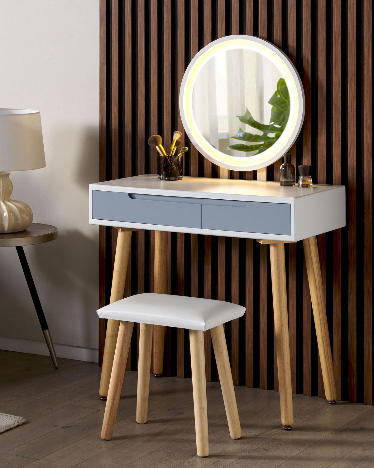 SCHMINKTISCH mit 2 Schubladen, LED-Spiegel und Hocker weiß/grau Josselin - Hellbraun/Weiß, Holzwerkstoff (80/130/40cm) - Beliani