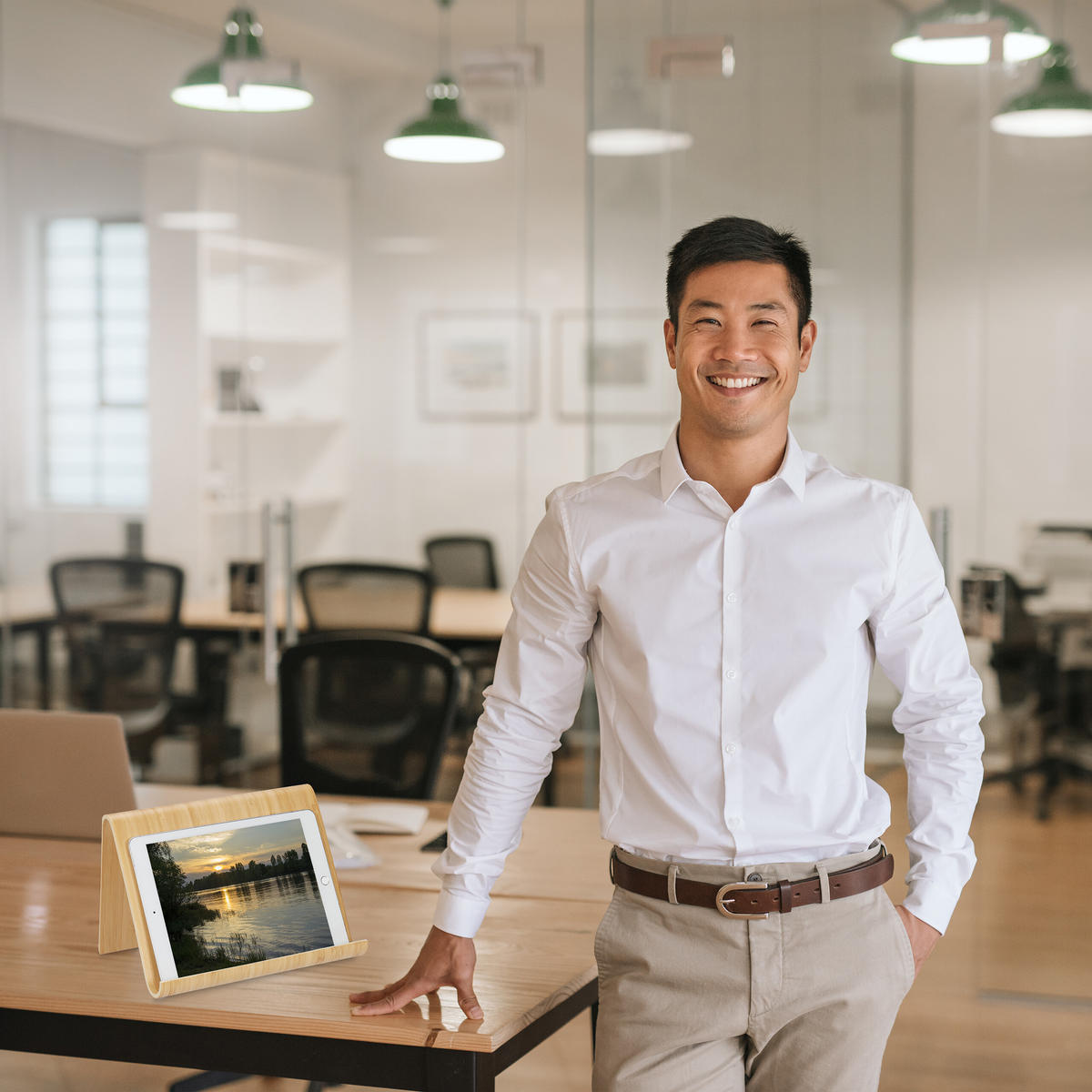 TABLETSTÄNDER - Hellbraun, Holz (15.5/26/17cm) - Relaxdays