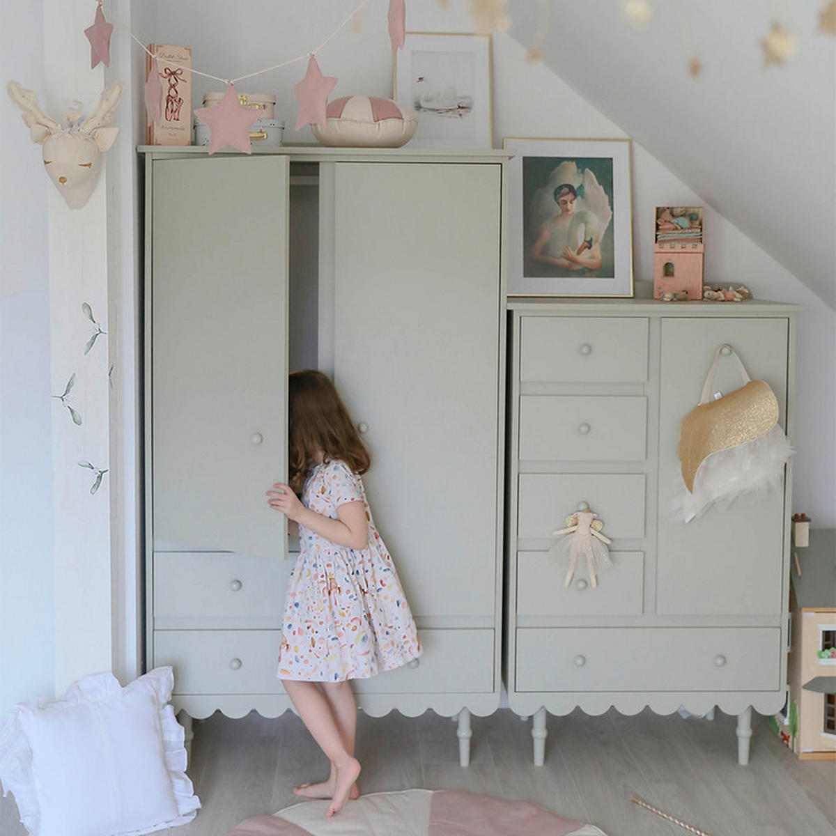 DĚTSKÁ KOMODA Babushka Olive - zelená barva, kompozitní dřevo (84/140/50cm) - Petits-meubles