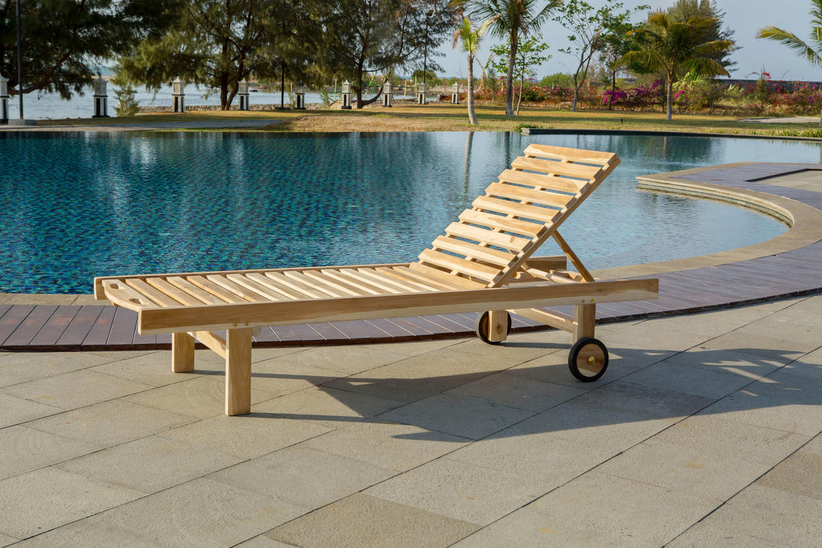 GARTENLIEGE Teaka - verstellbares Kopfteil, Teak, 2 Räder - Braun, Holz (65/36/200cm) - TPFGarden