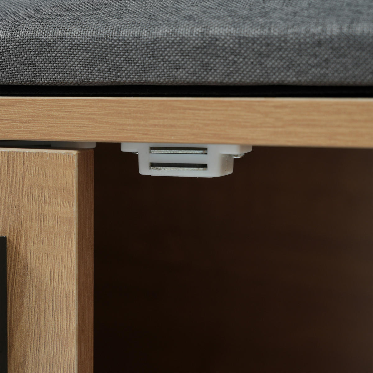 SCHUHKOMMODE Walnuss mit Sitzkissen, Stauraum und 3 Türen, Schuhkipper für Flur - Braun, Holz (100/68/34cm) - PARAFTA HOME
