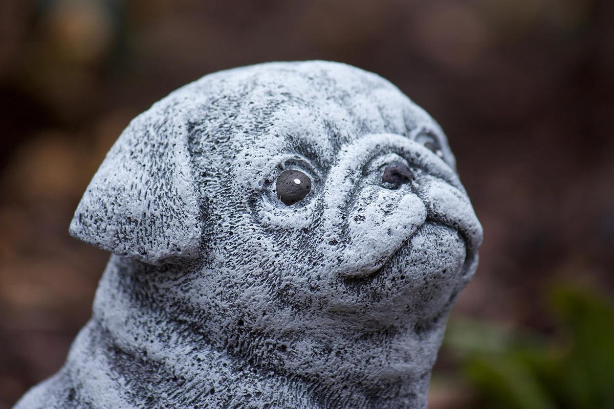 STEINFIGUR Mops klein, Frostfest, Steinguss - Grau, Stein (12/15/13cm) - stoneandstyle