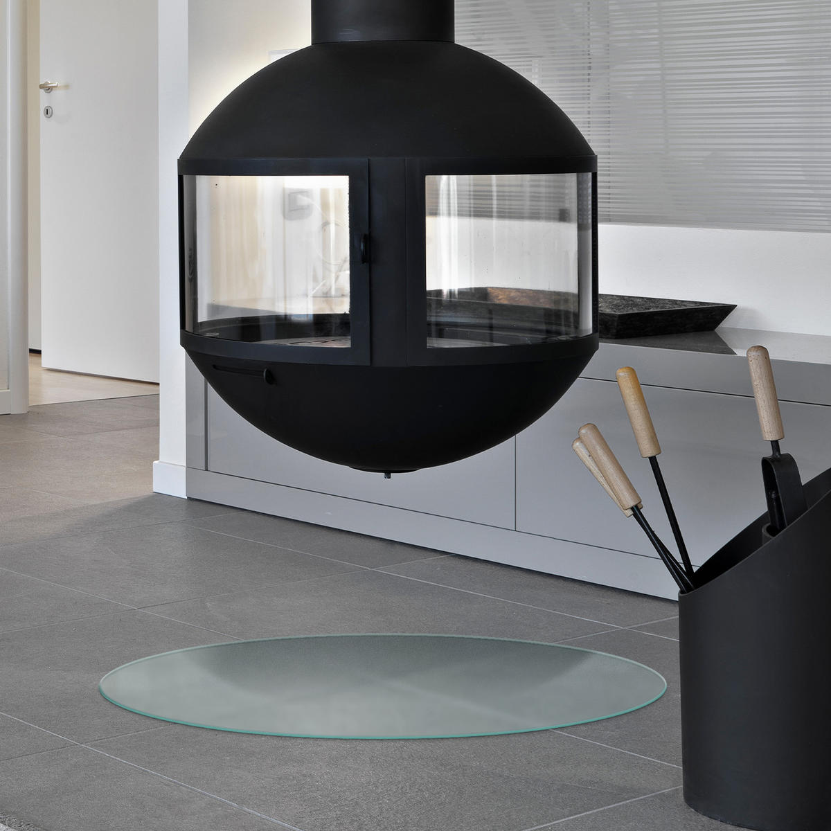 SKLENĚNÁ PODLOŽKA pod kamna Ø90 cm – mléčné sklo - průhledná, sklo (90/100/0.4cm) - TULUP