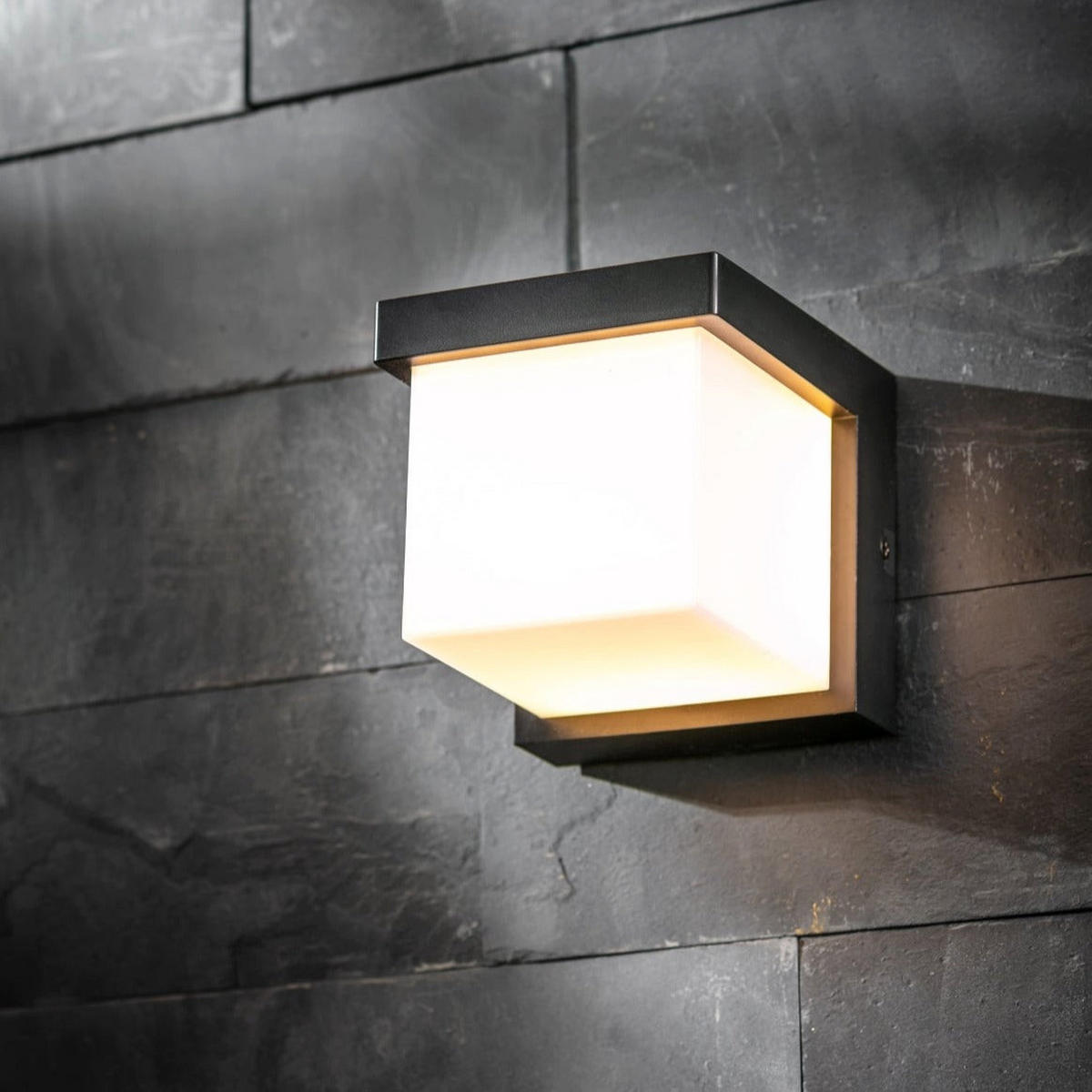 AUSSENWANDLEUCHTE ADDISON Schwarzer Würfel Integrierte LED 4000k Naturweiß IP65 - Schwarz, Kunststoff (11.5/11.5/11.5cm) - CGC Europe